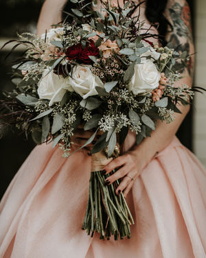 Image post by @thismodernlovephoto on Instagram