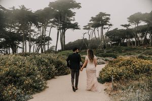 Image post by @thismodernlovephoto on Instagram
