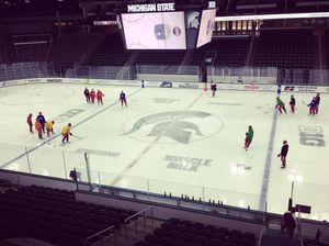 Image post by @du_hockey on Instagram