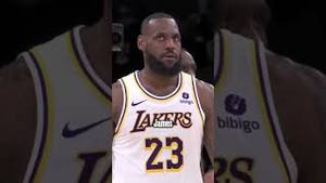 Video post by @basketballforeverofficial on YouTube