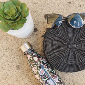 Image post by @shopoutoftown on Instagram
