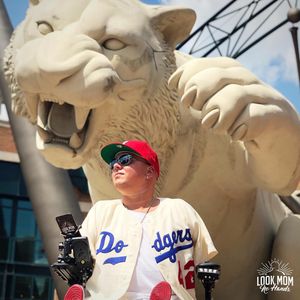 Image post by @lookmomnohands on Instagram