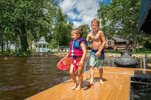 Image post by @lakecountrybarge on Facebook