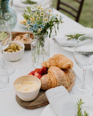 Image post by @eventsbyroam on Instagram