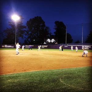 Image post by @uwsoftball on Instagram