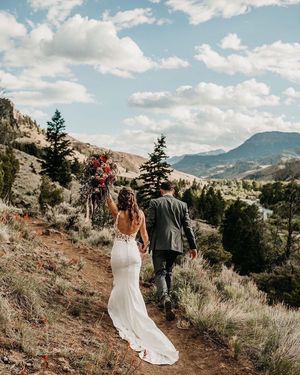 Image post by @theknot on Instagram