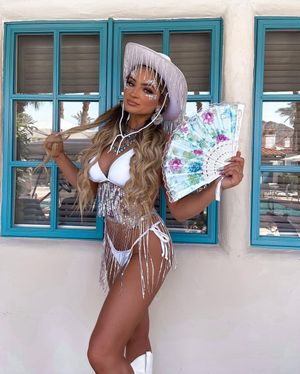 Image post by @shein_us on Instagram