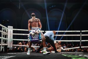 Image post by @showtimeboxing on Instagram