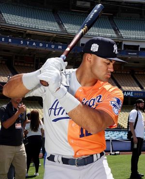 Image post by @uniswag on Instagram