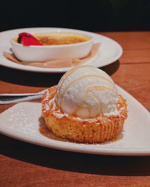 Image post by @houlihans on Instagram