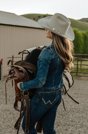 Image post by @cowgirlmagazine on Instagram