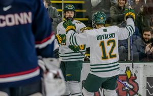 Image post by @UVMmhockey on Twitter