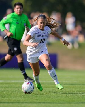 Image post by @uw_wsoccer on Instagram
