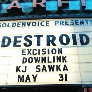 Image post by @thewarfield on Instagram