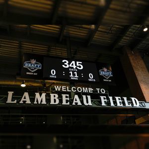 Image post by @LambeauField on Twitter