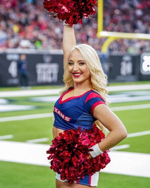 Image post by @texanscheerleaders on Instagram