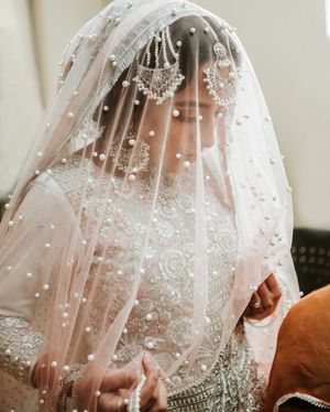 Image post by @thismodernlovephoto on Instagram
