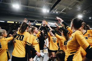 Image post by @IowaVolleyball on Twitter