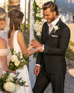 Image post by @theknot on Instagram