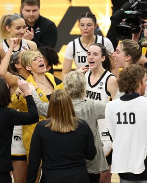 Image post by @MarchMadnessWBB on Twitter