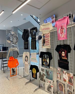 Image post by @theschott on Instagram