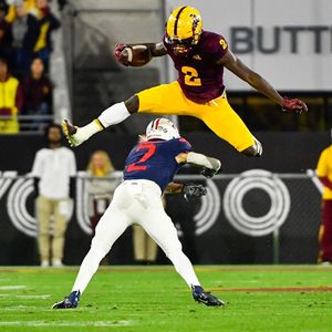 Image post by @ariannagrainey on Instagram