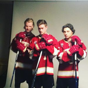 Image post by @du_hockey on Instagram
