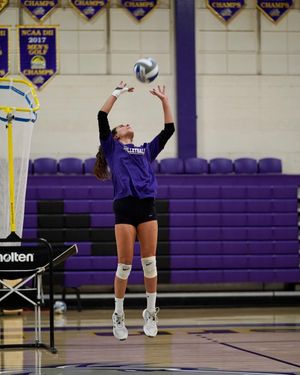 Image post by @wnmuvolleyball on Instagram