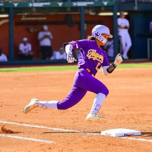 Image post by @lsusoftball on Instagram