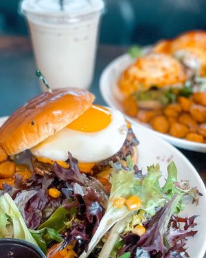 Image post by @janessalourdeseats on Instagram