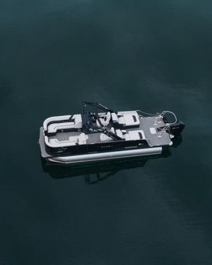 Image post by @crestpontoonboats on Instagram