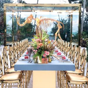Image post by @theknot on Instagram