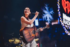 Image post by @iHeartRadio on Twitter
