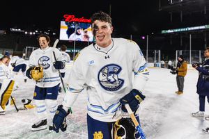 Image post by @NDHockey on Twitter