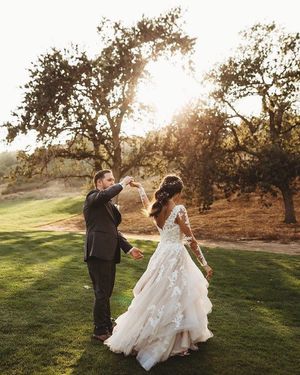 Image post by @theknot on Instagram