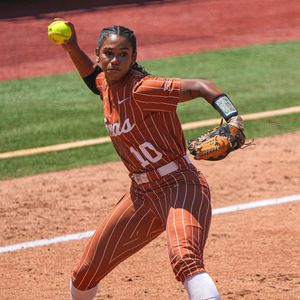 Image post by @flosoftball on Instagram