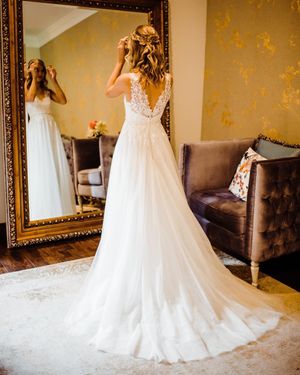 Image post by @theknot on Instagram