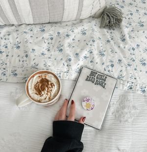 Image post by @blondiereads_ on Instagram