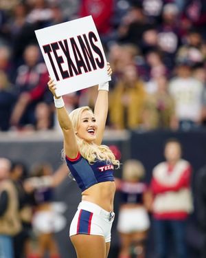 Image post by @texanscheerleaders on Instagram