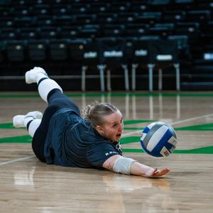 Image post by @undvolleyball on Instagram