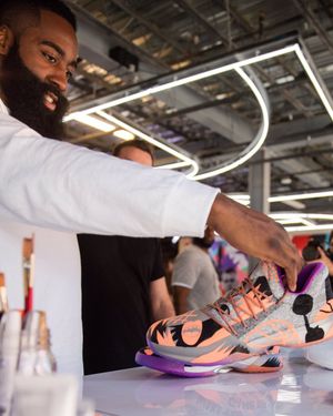 Image post by @adidasHoops on Twitter