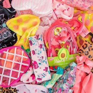 Image post by @makeuperaser on Instagram