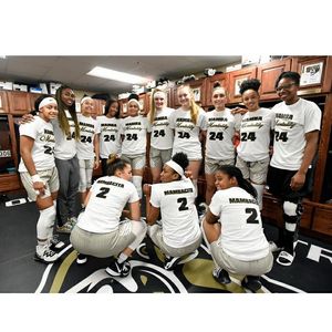 Image post by @golden_grizzlies on Instagram