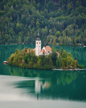 Image post by @kirstenalana on Instagram