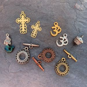 Image post by @beadcache on Instagram