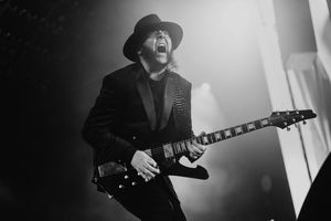 Image post by @systemofadown on Twitter