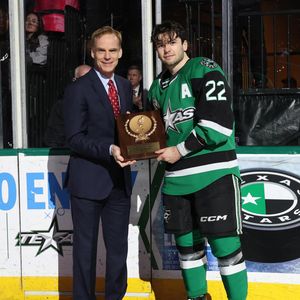 Image post by @txstarshockey on Instagram