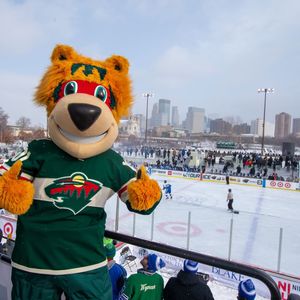 Image post by @hockeydaymn on Instagram