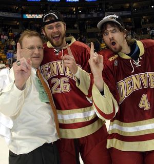 Image post by @du_hockey on Instagram