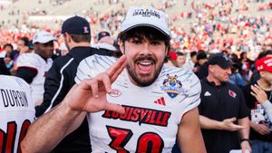 Image post by @LouisvilleFB on Twitter